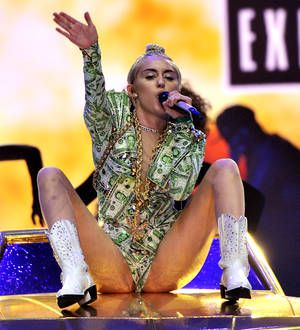 Miley Cyrus banned from Dominican Republic