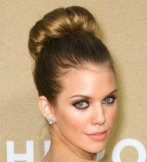 AnnaLynne McCord tweets barefaced picture