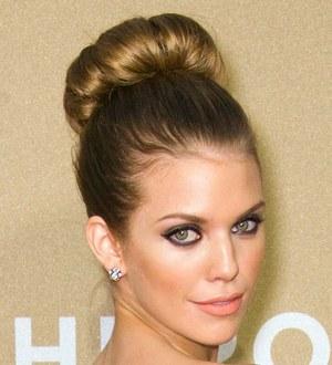 AnnaLynne McCord tweets barefaced picture