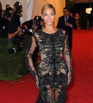 Beyonce leads Women for Obama campaign