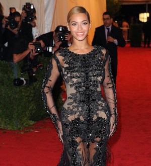 Beyonce leads Women for Obama campaign