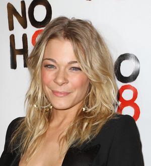 LeAnn Rimes scraps shows for dental surgery