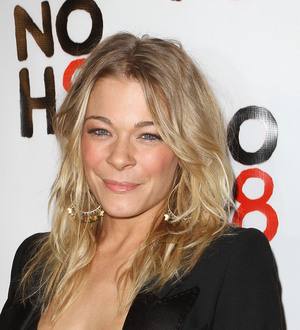 LeAnn Rimes scraps shows for dental surgery