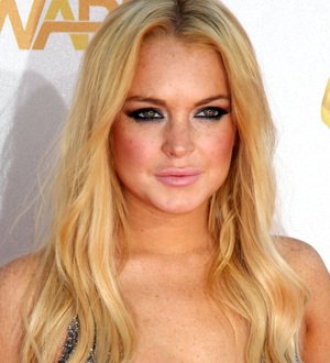 Lindsay Lohan accused of upending drink over snapper