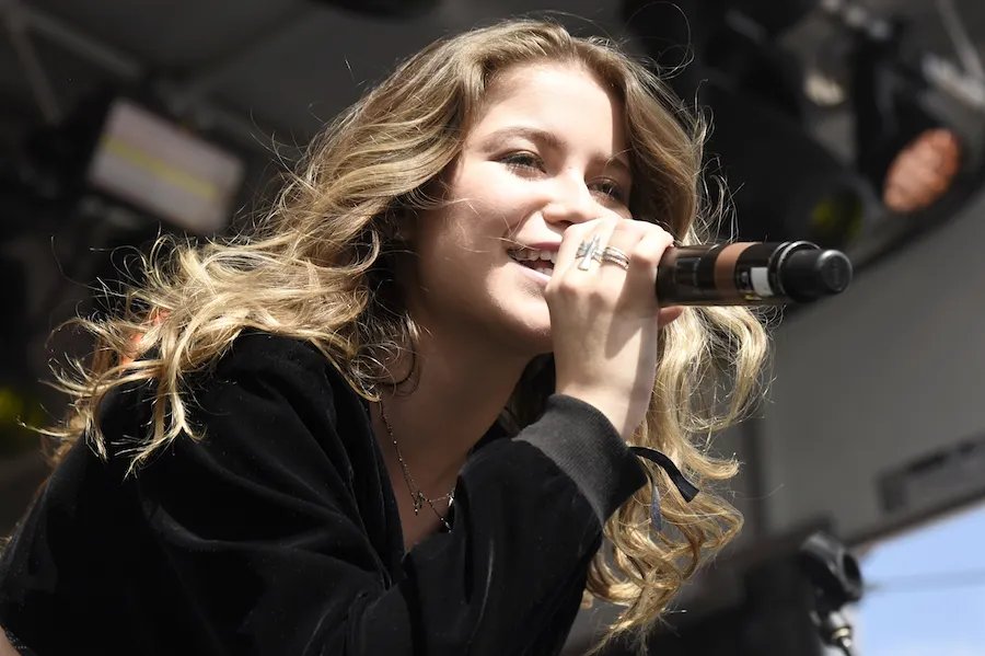 ARTIST TO WATCH: Sofia Reyes