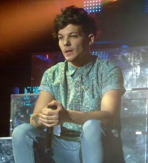 Louis Tomlinson blanks out on lyrics during One Direction gig