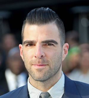 Zachary Quinto shows off banjo skills in U.K. interview
