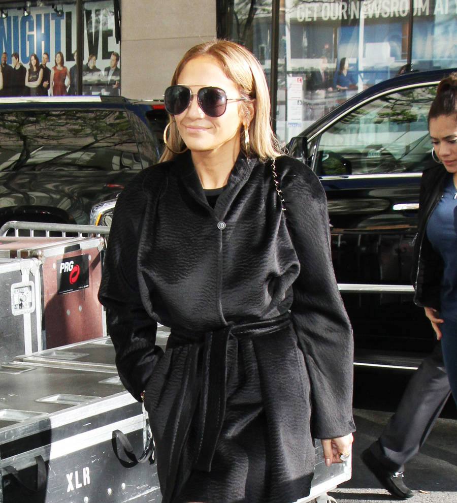 Jennifer Lopez bonds with Alex Rodriguez's mom on TV set