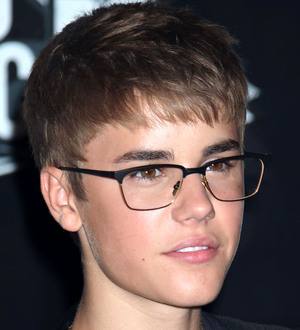 Justin Bieber warns fans to stay away from his hotels