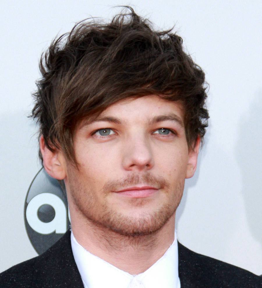 Louis Tomlinson debuts newborn son online