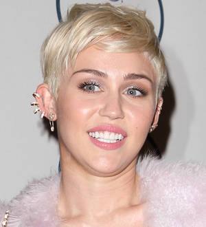 Miley Cyrus offers prom date hopeful show tickets