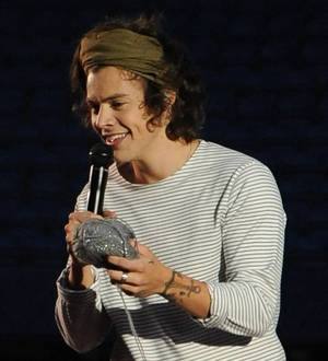 Harry Styles pays tribute to gay sportsman