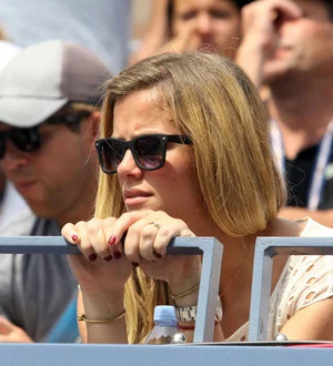 Brooklyn Decker cries at Andy Roddick's final tennis match