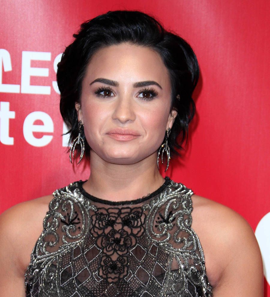 Demi Lovato & Ariana Grande hike to Manson murder house