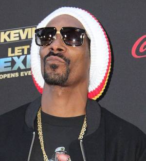 Snoop Dogg angers fans with Aaron Hernandez support