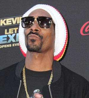 Snoop Dogg angers fans with Aaron Hernandez support