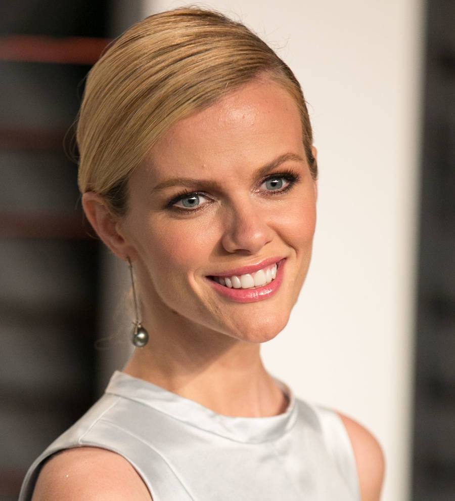 Brooklyn Decker gives birth