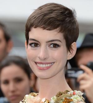 Anne Hathaway's wedding conducted by a priest and a rabbi