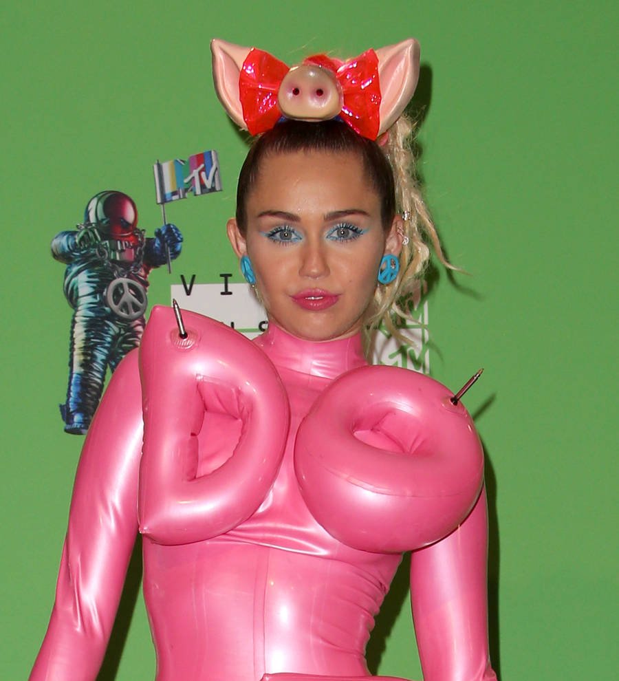 MTV bosses criticized for VMAs marijuana messages