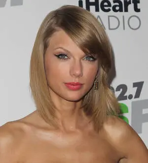 Taylor Swift joined onstage by superstar pals