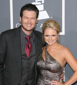 Newlyweds Blake Shelton & Miranda Lambert dominate CMT Awards