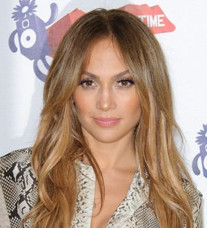 Dating site boss hopes to mend Jennifer Lopez's broken heart with flowers