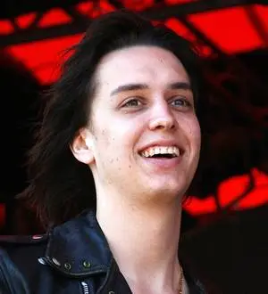 Julian Casablancas cancels tour