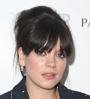 Lily Allen lodges complaint over Twitter comments