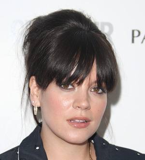 Lily Allen lodges complaint over Twitter comments