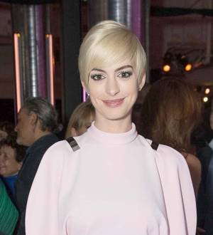 Anne Hathaway and Sarah Jessica Parker help raise million for U.K. museum