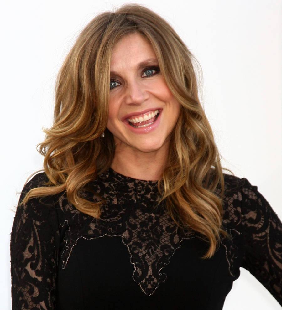 Sarah Chalke is a mom again