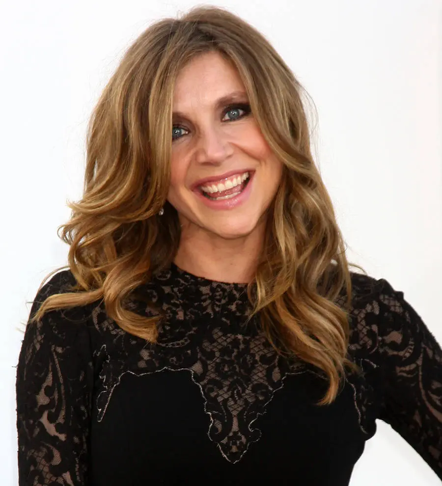 Sarah Chalke is a mom again