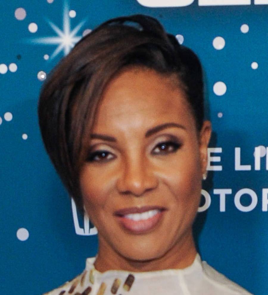 Rapper MC Lyte engaged