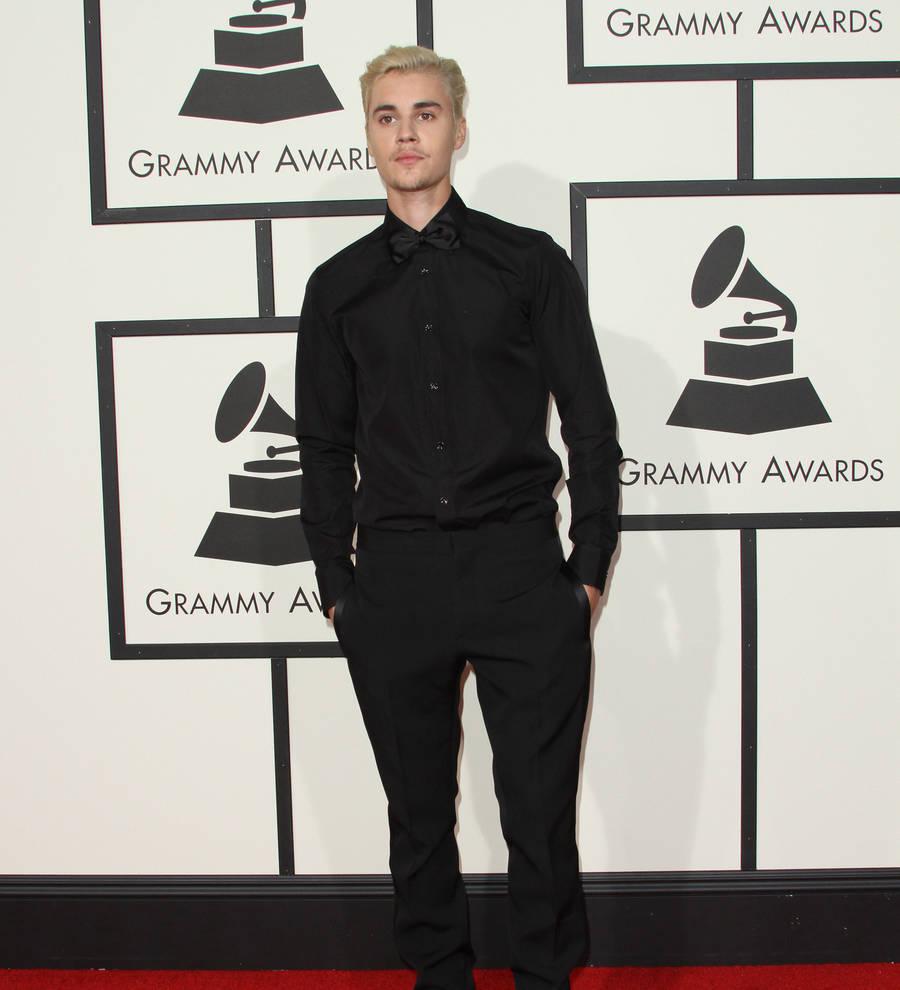 Justin Bieber calls for mental evaluation of egging case neighbour