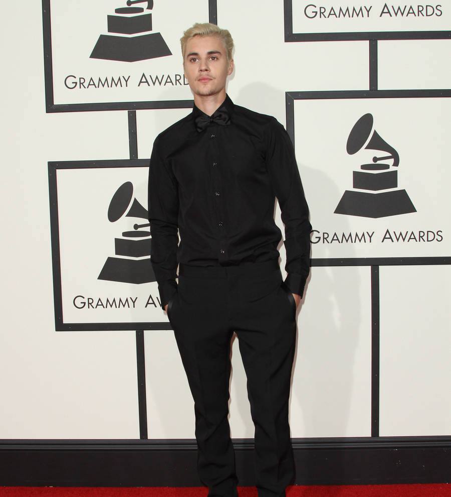 Justin Bieber calls for mental evaluation of egging case neighbour