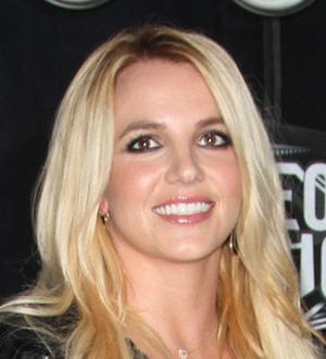 Spears and Gaga tease with a same-sex kiss at the MTV VMAs