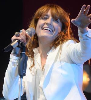 Florence Welch still struggling with foot injury