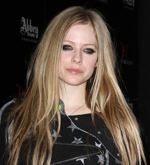 Avril Lavigne visits children's hospital