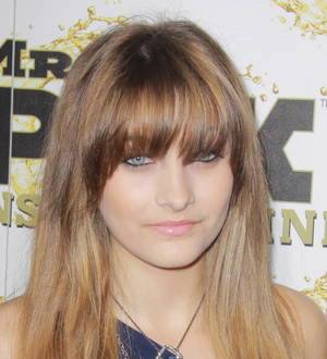 Paris Jackson gives make-up tips on YouTube