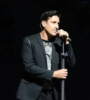 Pop star Jonathan Knight to compete on The Amazing Race