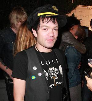 Deryck Whibley removes Lavigne from his name