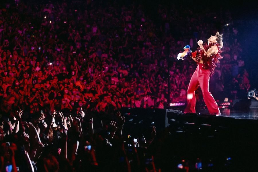 The Best Fashion Moments From The Harry Styles Love On Tour (So Far)!