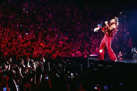 The Best Fashion Moments From The Harry Styles Love On Tour (So Far)!