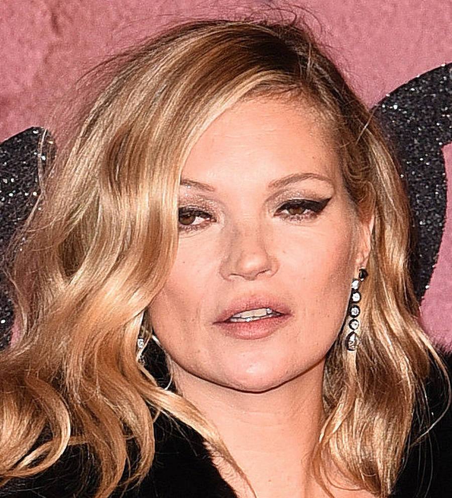 Kate Moss makes Andrew Lincoln's dreams come true in lovely Love Actually sequel