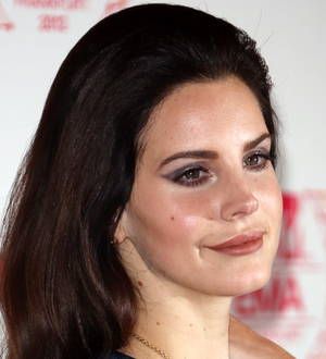 Lana Del Rey giving away money to innovative thinkers