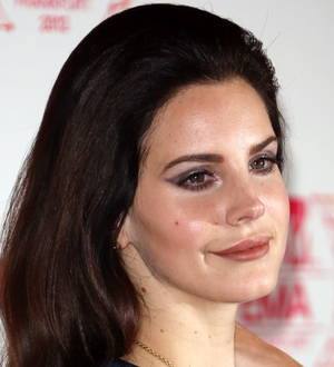 Lana Del Rey giving away money to innovative thinkers