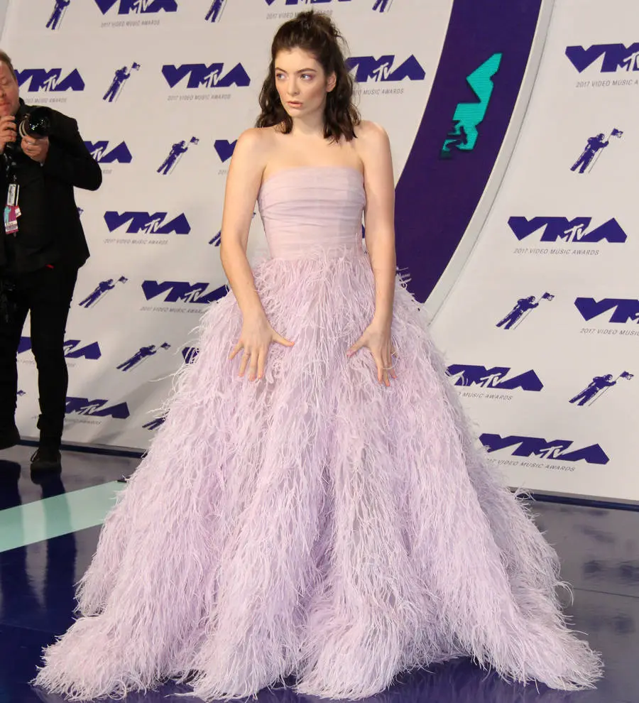 Lorde considering pulling out of Israel gig after fan backlash