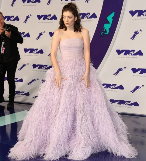Lorde considering pulling out of Israel gig after fan backlash