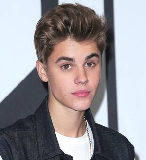 Justin Bieber invites sick fan backstage for meet-and-greet