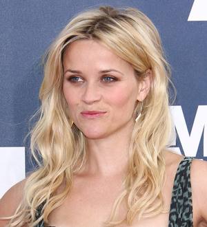 Reese Witherspoon recovering at home after car accident